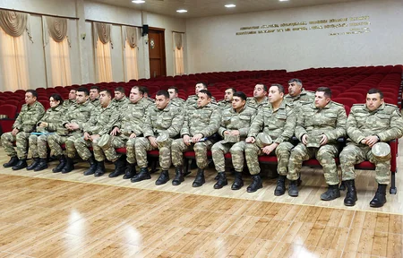 Hərbi qulluqçularla tərbiyəvi işin təşkili üzrə metodiki məşğələlər keçirilib