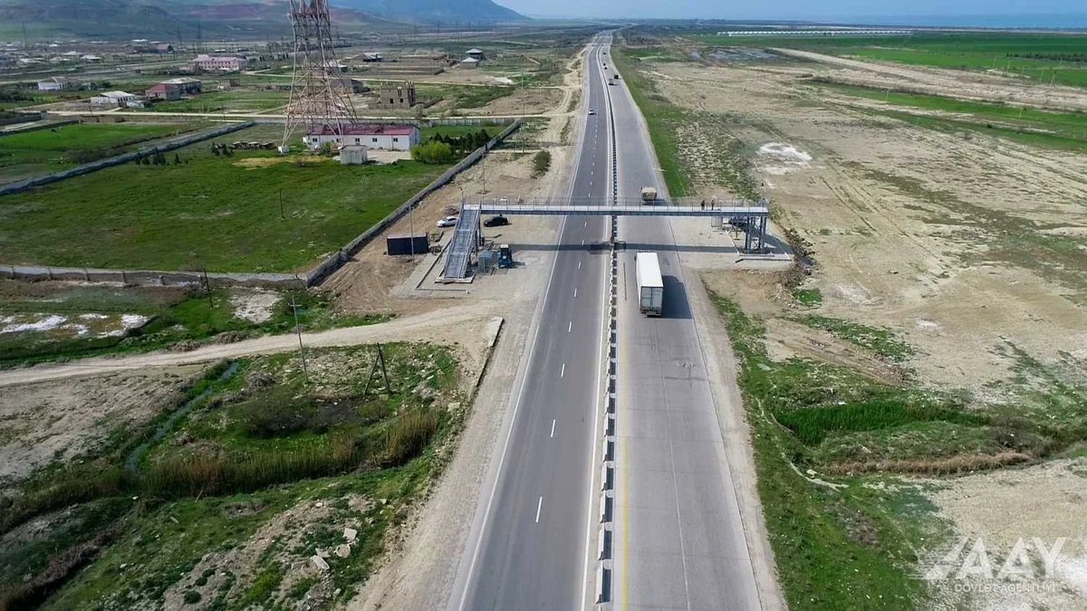 Bakı-Quba yolunda yeni yerüstü piyada keçidinin inşası yekunlaşmaq üzrədir