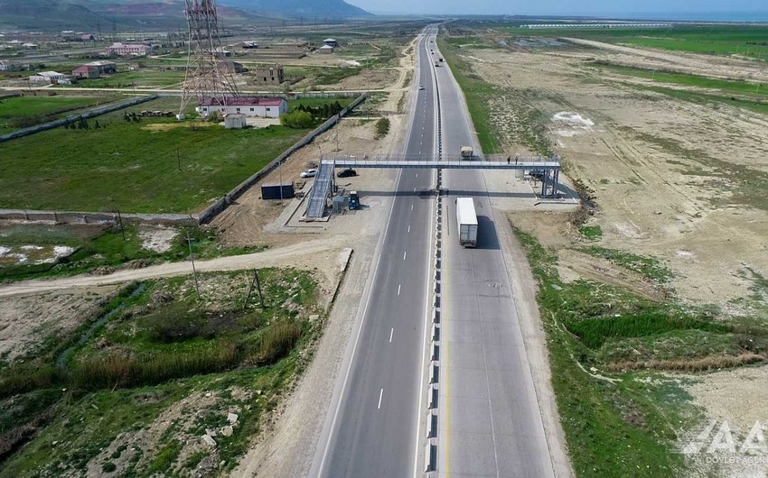 Bakı-Quba yolunda yeni yerüstü piyada keçidinin inşası yekunlaşmaq üzrədir 