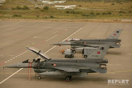 В Азербайджане успешно продолжаются совместные летно-тактические учения TurAz Qartalı - 2017 - ФОТО