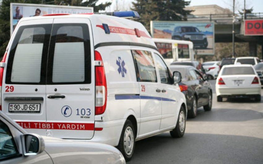 Bakıda avtomobil piyadanı vurub