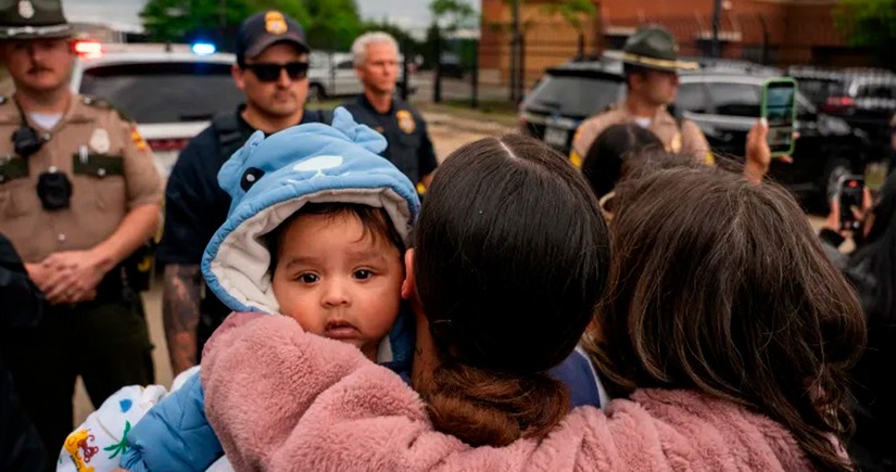 US offers $1,000 stipend to encourage migrants to self-deport