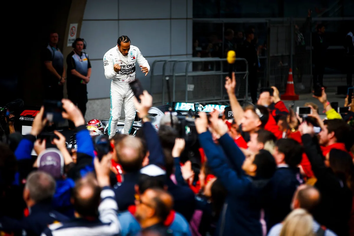 Lüis Hemilton: Ötən il Bakıda qalib gələndə bəxtim gətirdi
