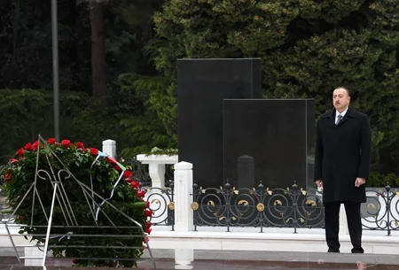 Prezident İlham Əliyev ümummilli lider Heydər Əliyevin məzarını ziyarət edib - FOTO