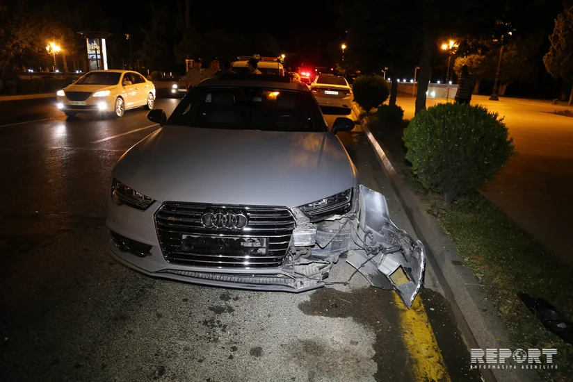 Hüseyn Cavid prospekti ilə əks istiqamətdə gedən maşın qəza törədib - FOTO