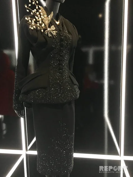 Parisdə məşhur modelyer Kristian Diorun yaradıcılığının 70 illiyi qeyd olunub - FOTOREPORTAJ