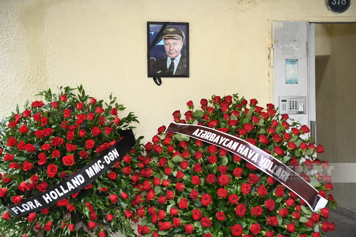 Aktauda qəzaya düşən təyyarənin kapitanı İqor Kşnyakinin xatirəsi Bakıda ehtiramla yad olunur