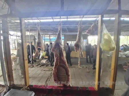 Kürdəmirdə bazarda sanitar qaydaların kobud şəkildə pozulması aşkarlanıb