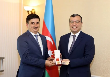 Sahil Babayev nazirlik əməkdaşlarına vəsiqələr və medallar təqdim edib