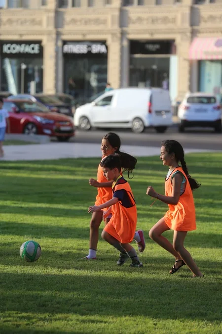 Heydər Əliyev Mərkəzinin parkında uşaqlar arasında futbol turniri olub