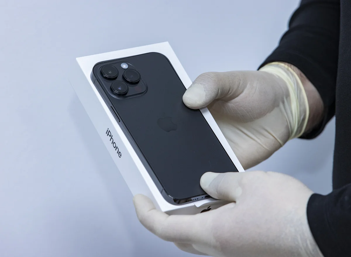 Azərbaycana 40 ədəd iPhonenin qanunsuz keçirilməsinin qarşısı alınıb