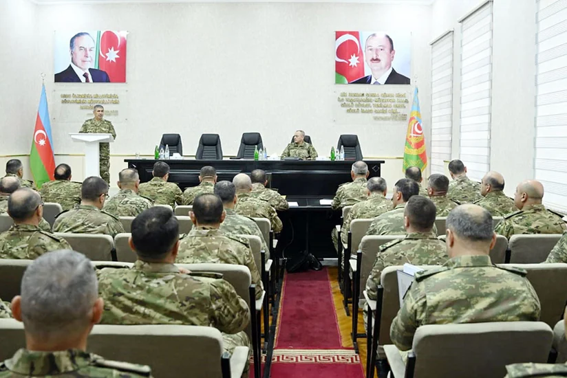 Müdafiə naziri Quru Qoşunlarının rəhbər heyəti ilə görüşüb
