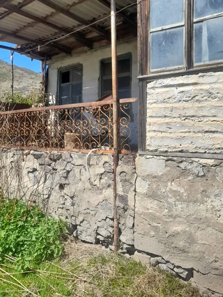 ANAMA: Laçında bir nəfərin xəsarət alması ilə nəticələnən mina partlayışı yaşayış evinin girişində olub