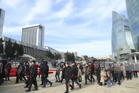 People of Azerbaijan pay tribute to 20 January martyrs - PHOTOS