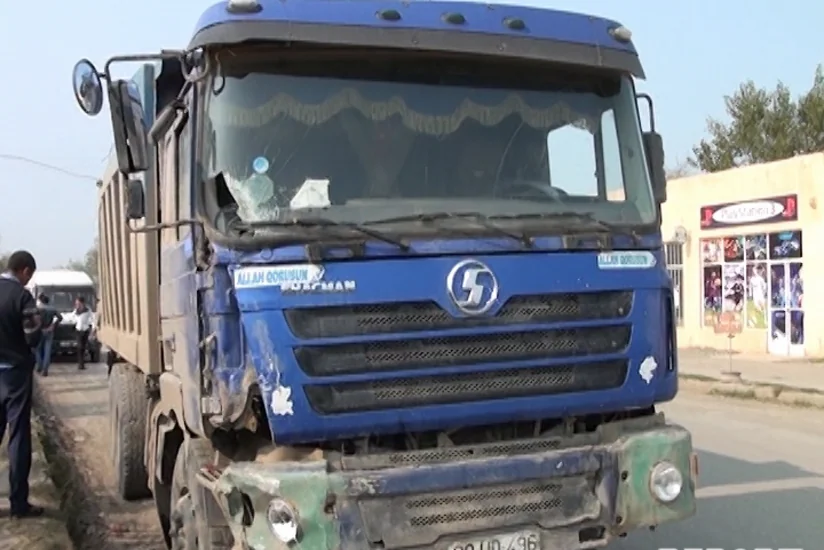 В Барде столкнулись микроавтобус и грузовой автомобиль, есть пострадавший - ФОТО