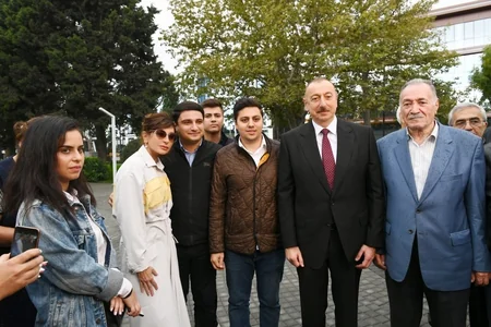 President Ilham Aliyev views conditions created at newly-reconstructed park in Baku
