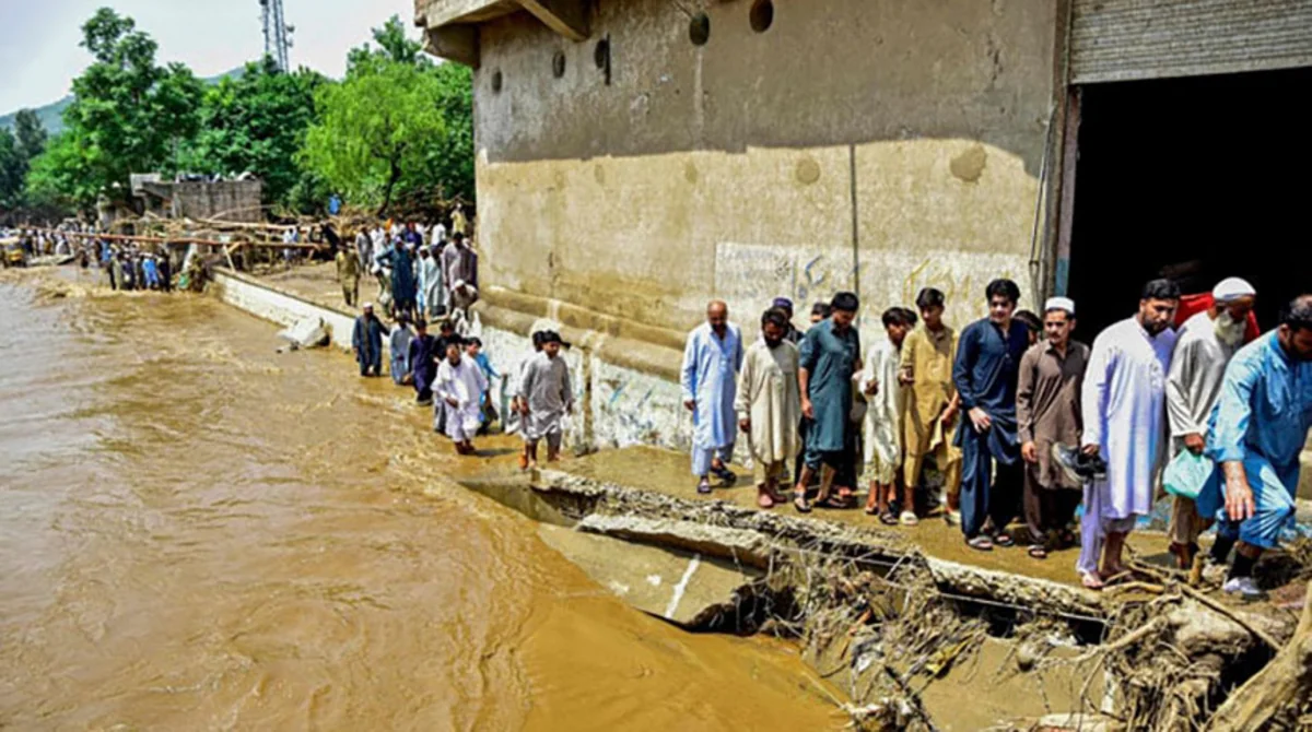 Death toll from northern Pakistan monsoon floods hits 400