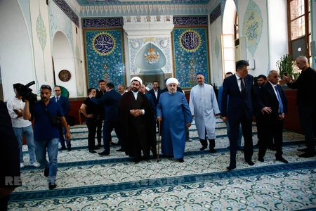 Allahşükür Paşazadə Tbilisi Cümə məscidini ziyarət edib