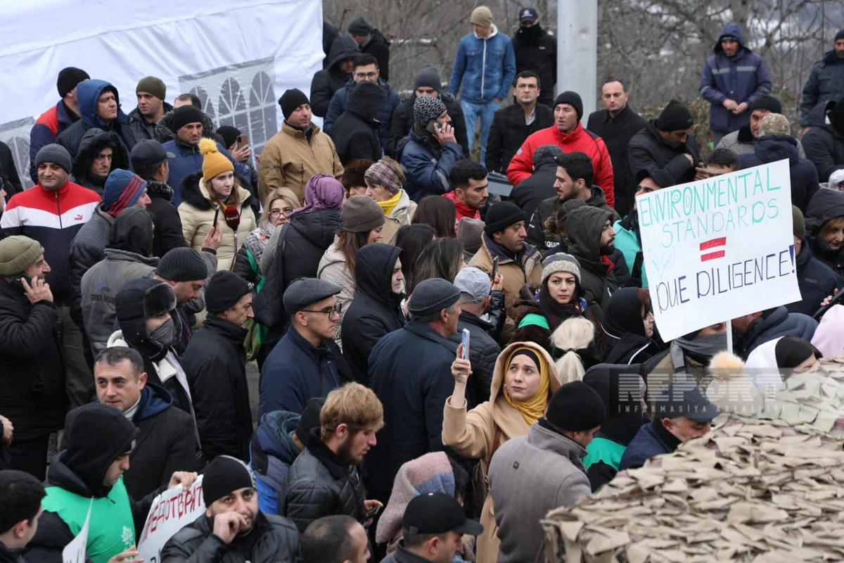 Акция протеста на дороге Шуша-Ханкенди продолжается уже больше суток - ВИДЕО
