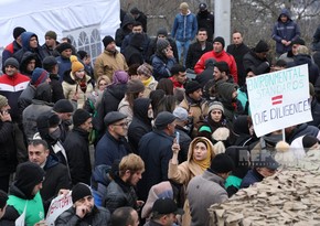 Акция протеста на дороге Шуша-Ханкенди продолжается уже больше суток - ВИДЕО