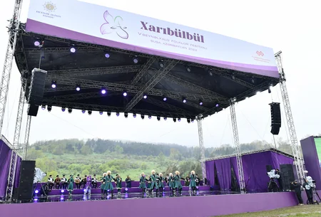 İlham Əliyev və Mehriban Əliyeva Şuşada Beynəlxalq Folklor Festivalının açılışında iştirak ediblər - YENİLƏNİB