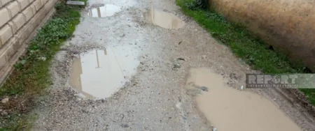 Şabranın küçələri bataqlığa çevrilib, rəsmi qurum isə yolların asfaltlandığını iddia edir