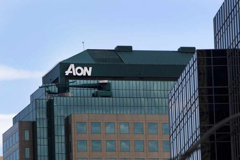 Two biggest insurance giants of UK merging