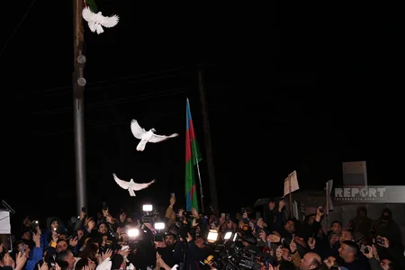 Şuşa-Xankəndi yolunda keçirilən aksiyanın iştirakçıları havaya göyərçin buraxıblar