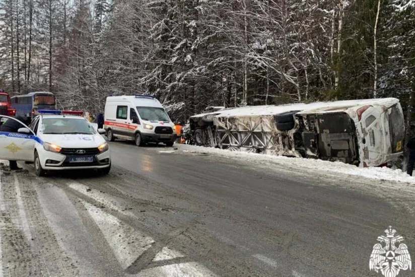 На северо-западе РФ 15 человек пострадали в ДТП с туристическим автобусом