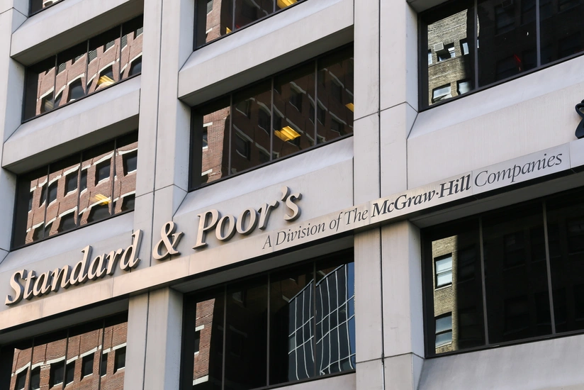 S&P downgrades ratings of Chevron, Exxon, ConocoPhillips