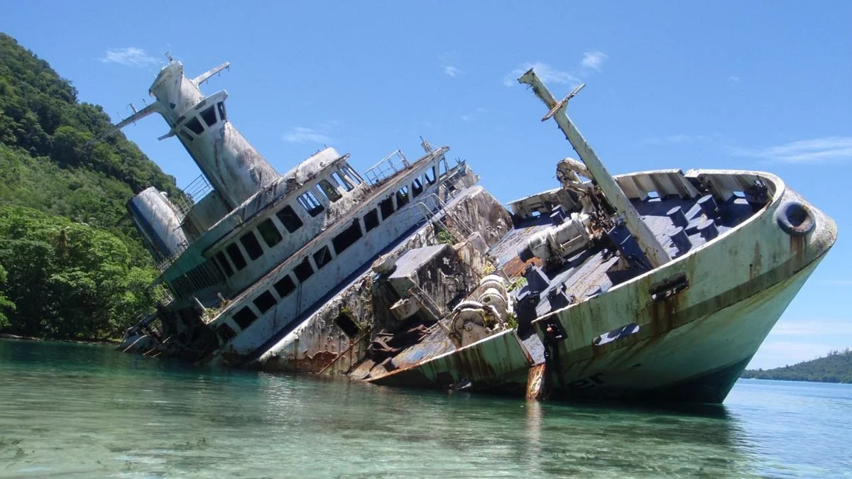 At least 23 migrants drown in shipwreck off Tunisia