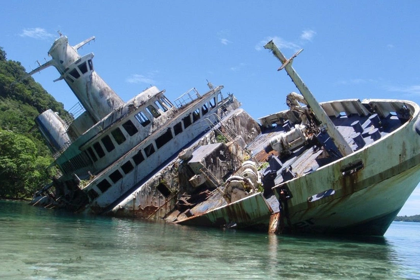 At least 23 migrants drown in shipwreck off Tunisia