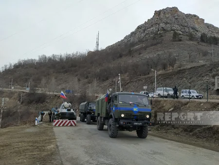 По дороге Ханкенди-Лачын беспрепятственно проехал 71 автомобиль российских миротворцев