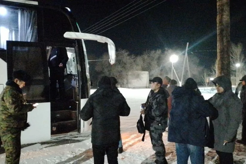 В Казахстане из застрявшего в мороз автобуса спасли 30 граждан Узбекистана