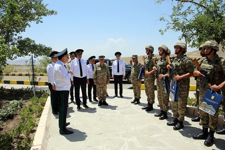 Azerbaijan's prosecutor general meets servicemen in Nakhchivan