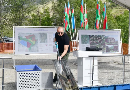 İlham Əliyev Şuşanın Daşaltı kəndinin yenidən qurulması ilə bağlı görüləcək işlərlə tanış olub