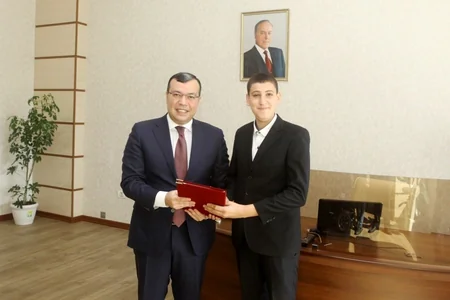 Nazir ali məktəblərə daxil olan sağlamlıq imkanları məhdud gənclərlə görüşub