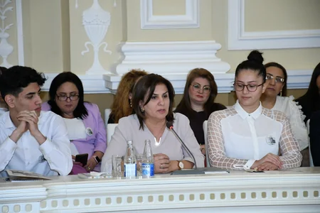 Bakı məktəbliləri Heydər Əliyevlə bağlı kitab yazıb