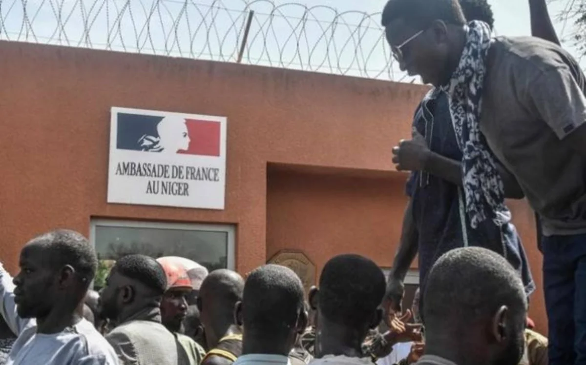 France eyes closing embassy in Niger