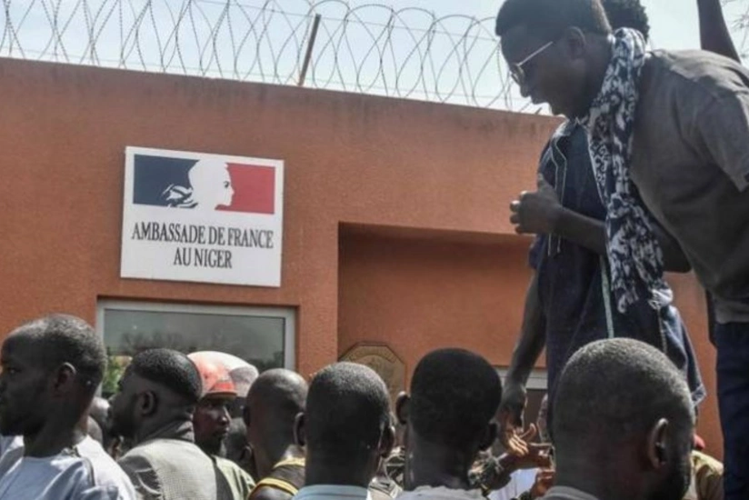 France eyes closing embassy in Niger