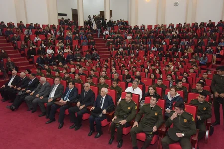 Tibb Universitetində fövqəladə toplantı keçirilib
