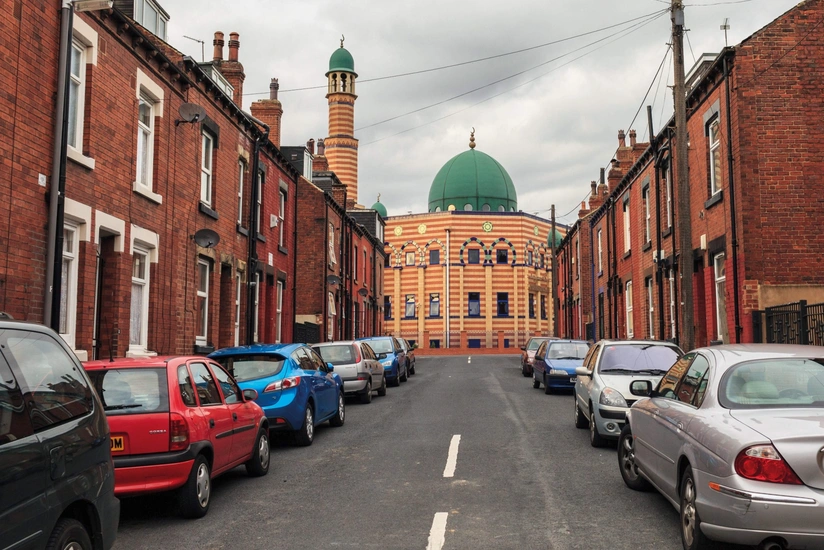 Böyük Britaniyada etirazçılar miqrantların qaldığı daha bir otelə hücum edib - YENİLƏNİB