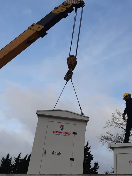 “Azərişıq” Xırdalanda elektrik enerjisi şəbəkəsini yeniləyir