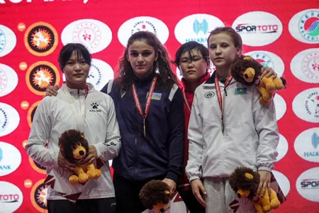 Azərbaycan güləşçiləri Çempionlar turnirində 10 medal qazanıblar