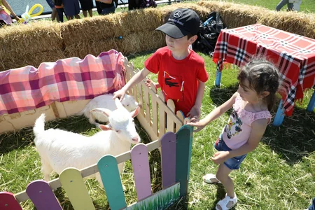 Heydər Əliyev Mərkəzinin parkında Uşaq festivalı keçirilib