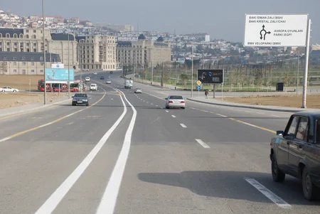 Bakıda 20-ci sahə - “Bibiheybət” məscidi yolu avtobuslar üçün bağlanıb