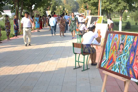 Azerbaijani kalaghai and silk exhibited in Uzbekistan's Atlas Bayrami