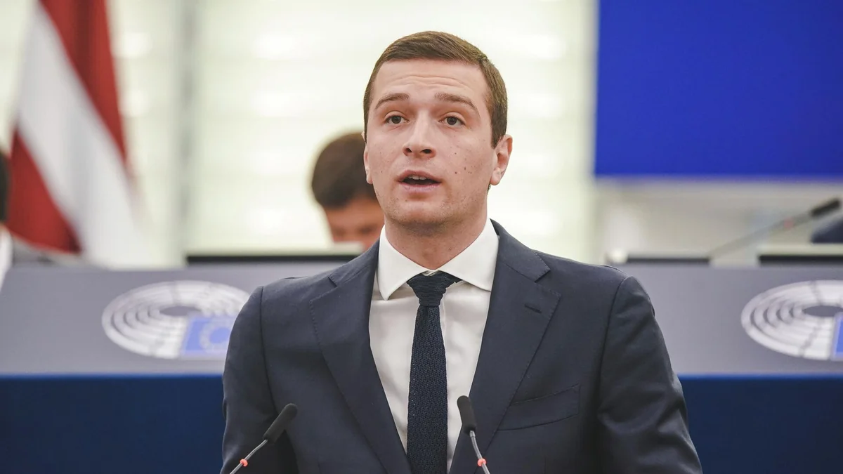Fransanın “Milli Birlik” partiyasının lideri seçki kampaniyasında səhvləri etiraf edib