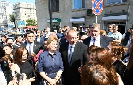 Prezident və birinci xanım “Sovetski”də vətəndaşların problemləri ilə tanış olublar - FOTO