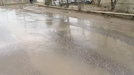 Azəryolservis yol örtüyünün dağılmasında sakinləri günahlandırır